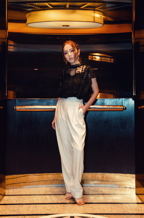 邓紫棋酷爱驴蹄鞋穿上效果让人意外网友不怕崴脚吗