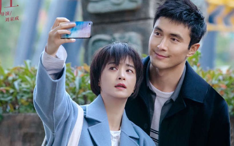 向阳而生大多是熊顿生平真事熊妈是跳广场舞人群里穿最艳的