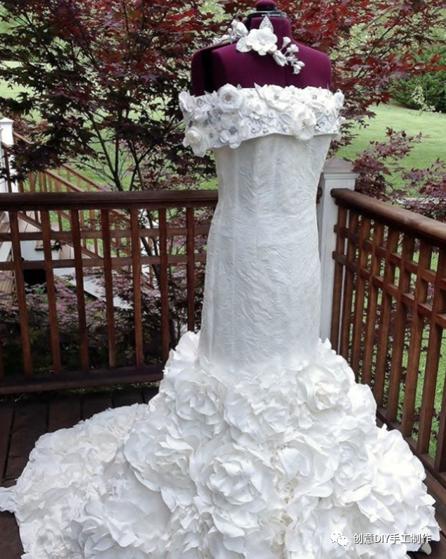 「厕纸婚纱大赛」最初的概念,源自于苏珊及萝拉这对姐妹.