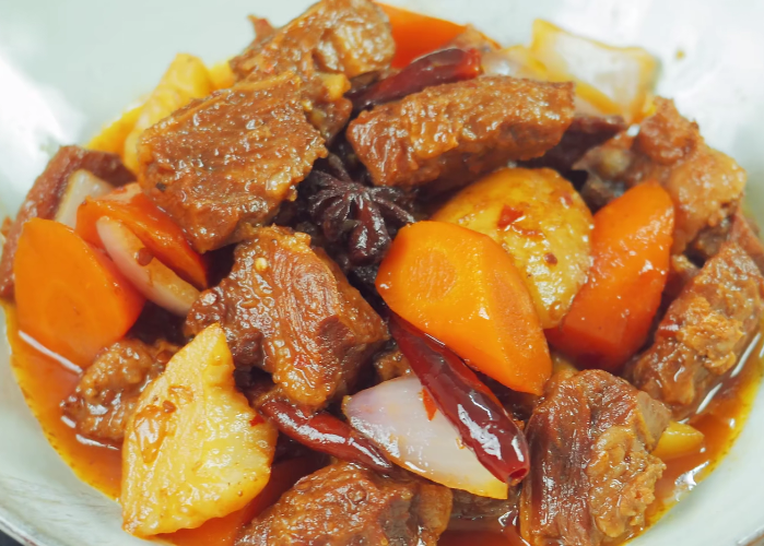 分享一款胡萝卜土豆炖牛腩,软烂鲜香又美味,孩子爱吃的营养美食_腾讯