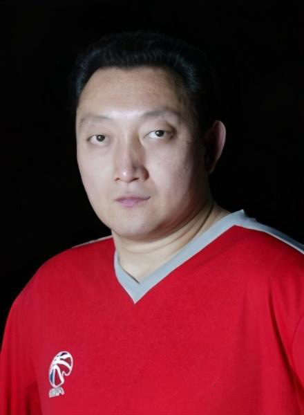 当时的于学鹏与深圳队长金立鹏被合称为"二鹏",每当球队打不开局面时