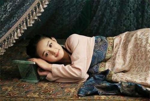 为何古代人用 瓷枕 这么硬枕着不难受吗 专家表示 方便女子 腾讯网