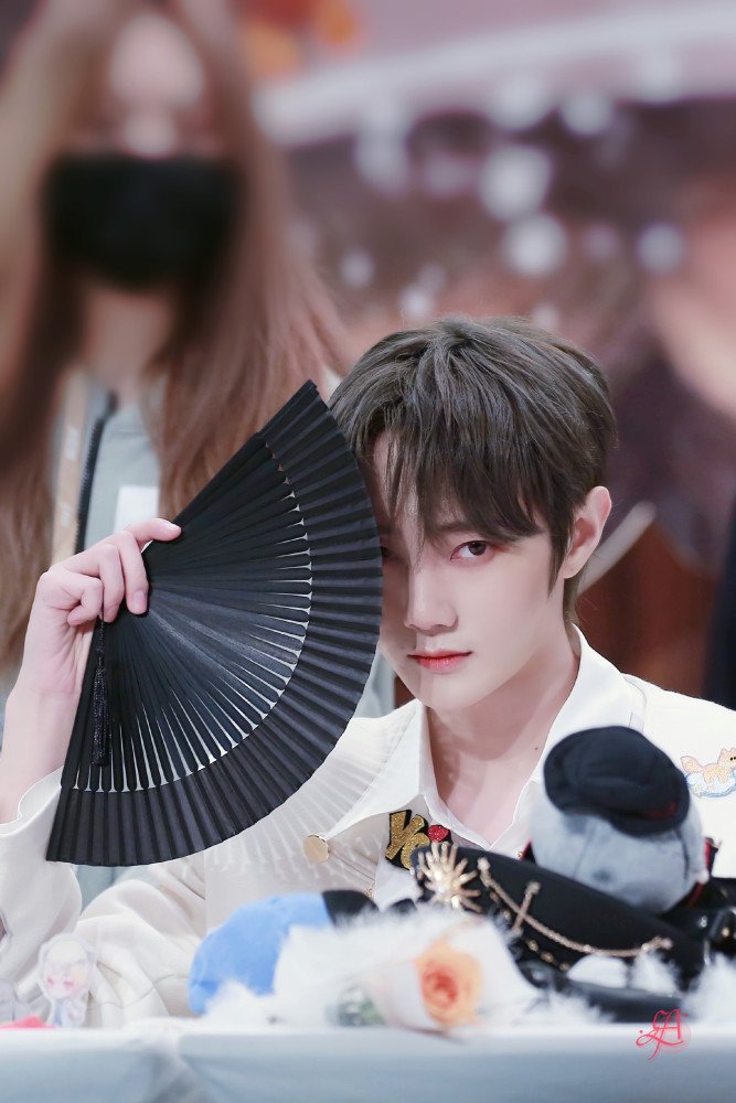 r1se‖曜为名签售会,白马王子们来与十二相会