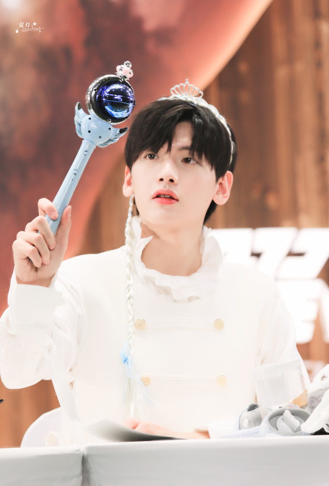 r1se‖曜为名签售会,白马王子们来与十二相会