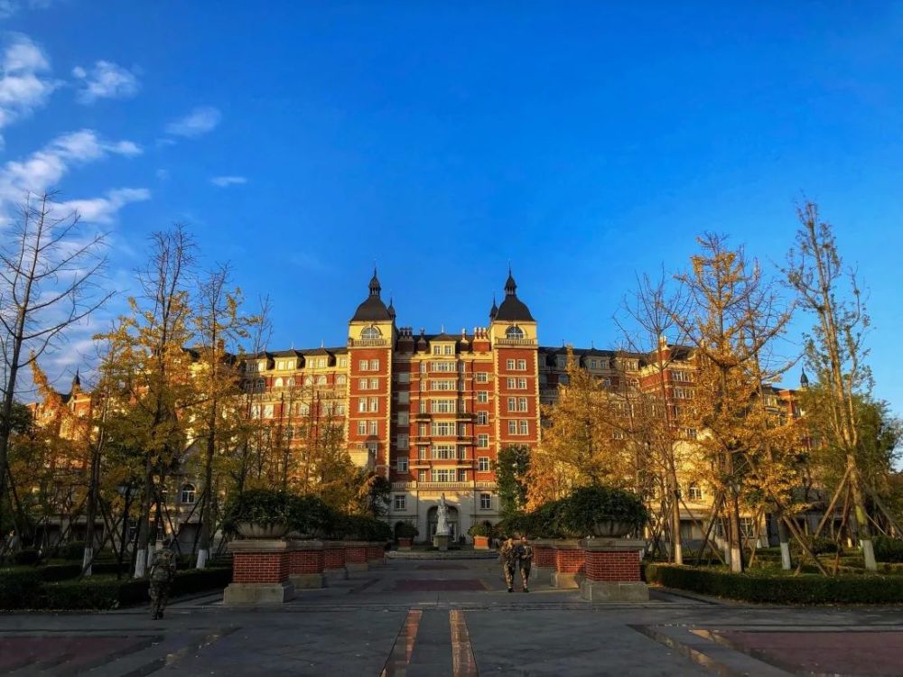 在西航|西航太阳终于认真营业啦!深秋放晴后的校园,宛若绝美画卷