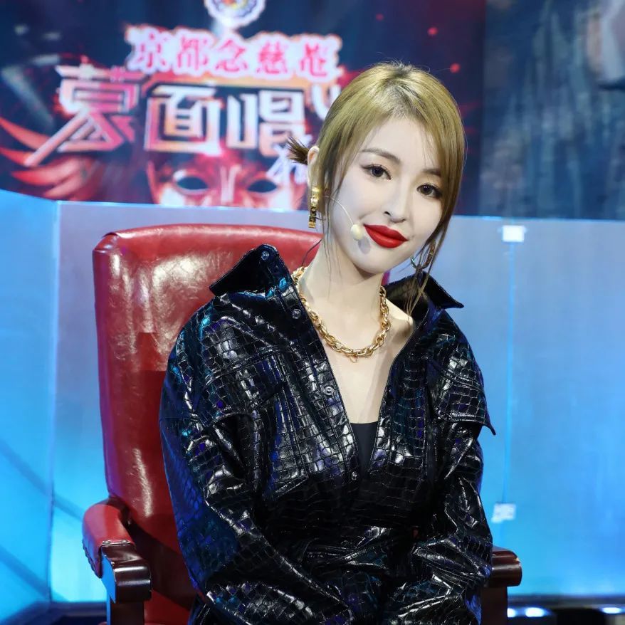 "野鹿子"刘雪婧活力回归蒙面猜评团 青春气息散发独有少女魅力