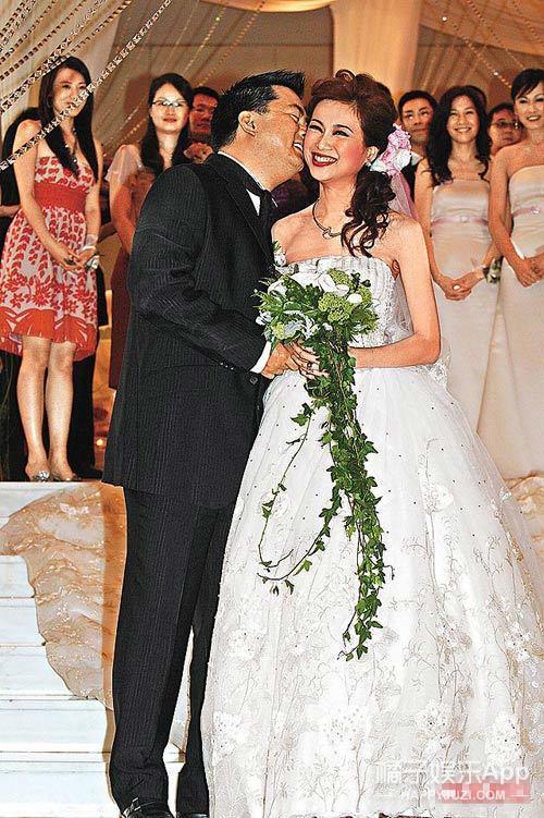 的男友蔡强荣结婚, 据说, 蔡强荣曾追求过梁佩珊,向海岚等一众女星