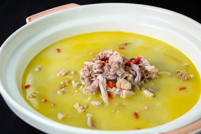 寒潮正在路上,不妨来锅热气腾腾的金汤猪肚鸡