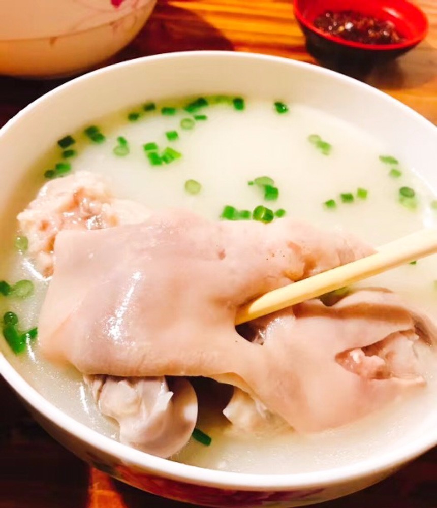 "黄豆蹄花汤"味道鲜美,营养丰富,做法简单,温暖你的胃