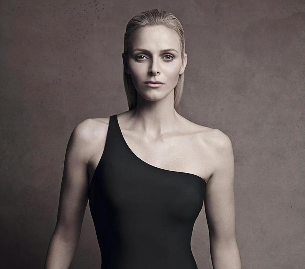 "最美王妃"夏琳的美貌不复存在?虽说表情僵硬,但气场仍强大_腾讯新闻