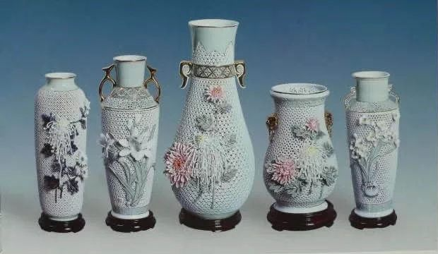 融合抽纱,木雕和剪纸诸元素通花瓷:可以说,潮州的瓷器,木雕,刺绣,不仅