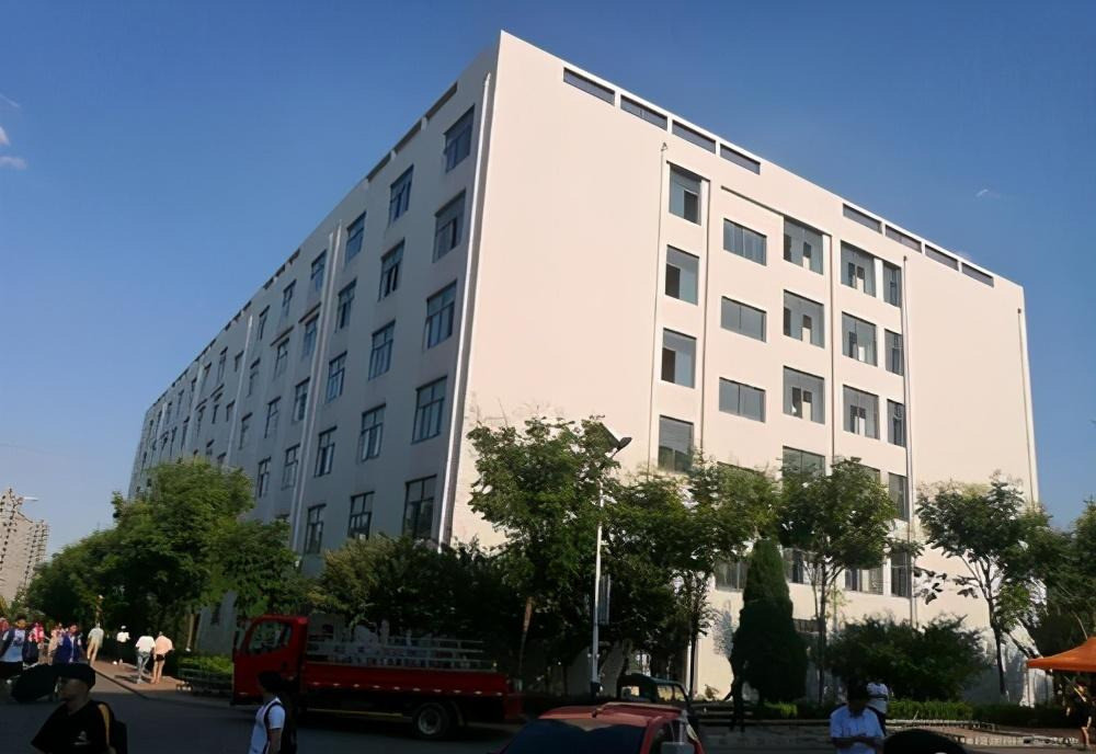 青岛工学院学生急眼了,原因令人哭笑不得,网友评论炸锅_腾讯新闻