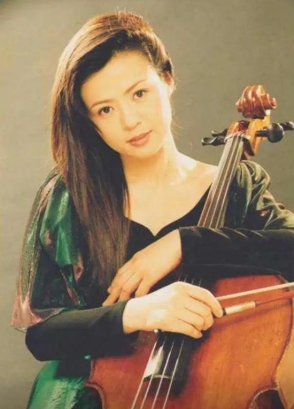 38岁郑艳东为何坚持要嫁大20岁的王刚还要为他生孩子