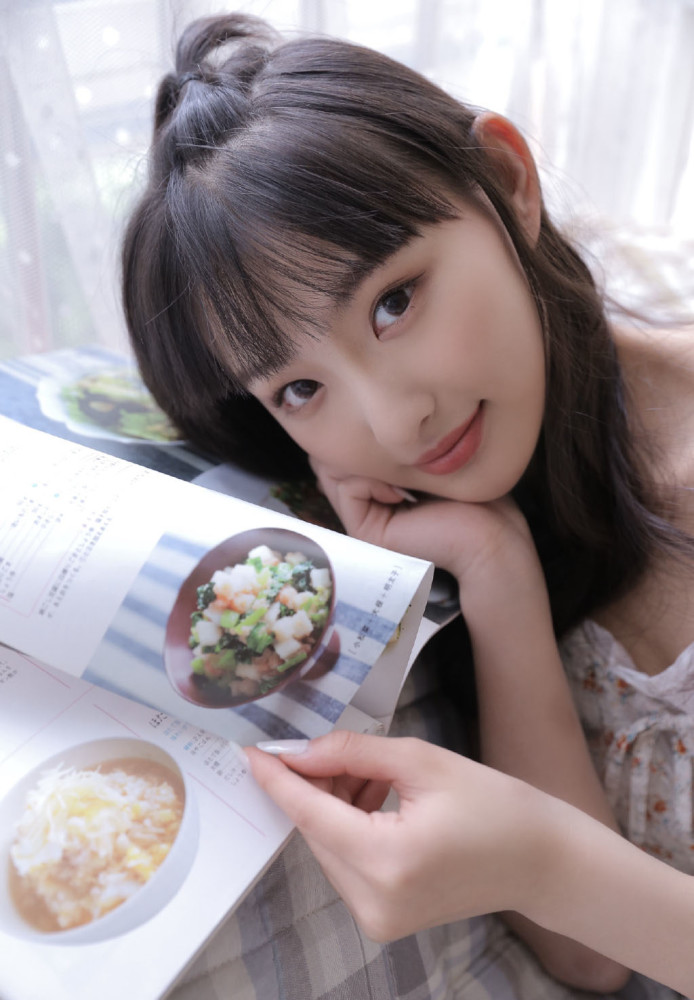 纯美的水果小妹漂亮可爱