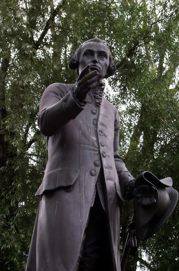 statue of immanuel kant in kaliningrad (knigsberg), russia.