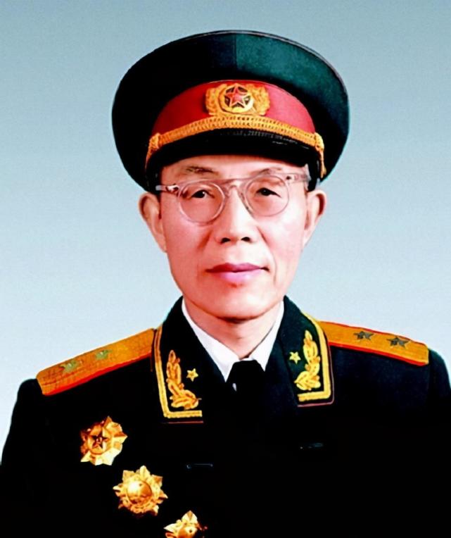 有一个叫张然和的,与欧阳毅都是军政委员会委员,一个姓周的是某团特派