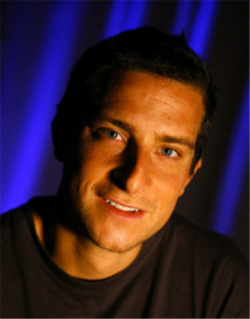 贝爷和德爷谁更厉害专家看看他们服役过的部队就懂了