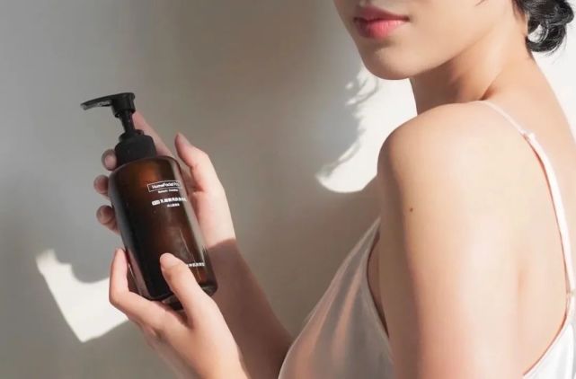 纹身过后可以抹身体乳吗(纹身过后可以抹身体乳吗女生)