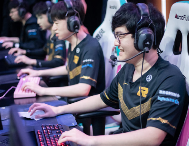 rngm错失冠军,只因对面将失误认成bug,三次申诉,实