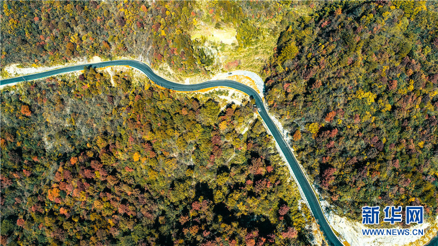 飞阅中国山路弯弯绘锦绣