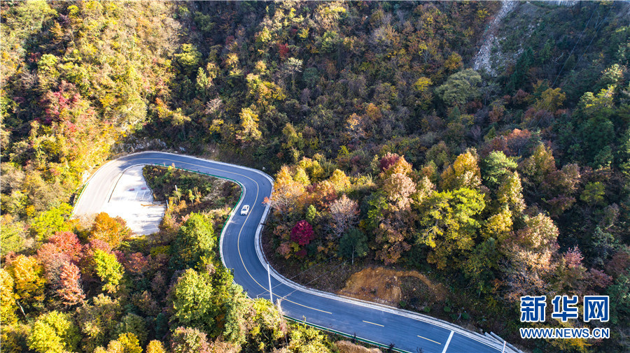 飞阅中国山路弯弯绘锦绣