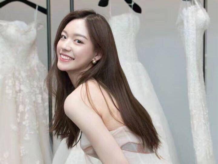 綦美合的颜值并不输给娱乐圈的明星,细细看来,这