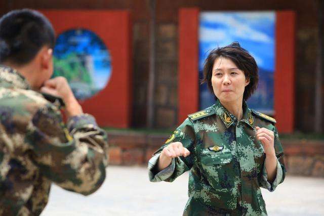中国特警女警花:享受正师级待遇,节目中