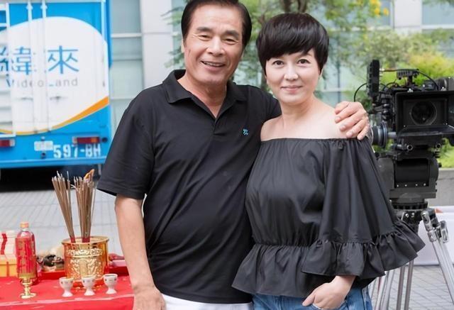他是现实版"韦小宝",同时拥有过6个老婆,最小的相差40多岁