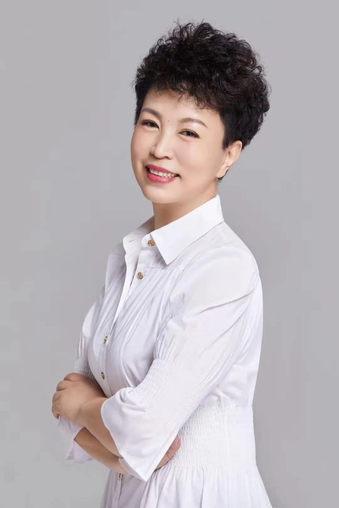 龚丽君饰吴晓华