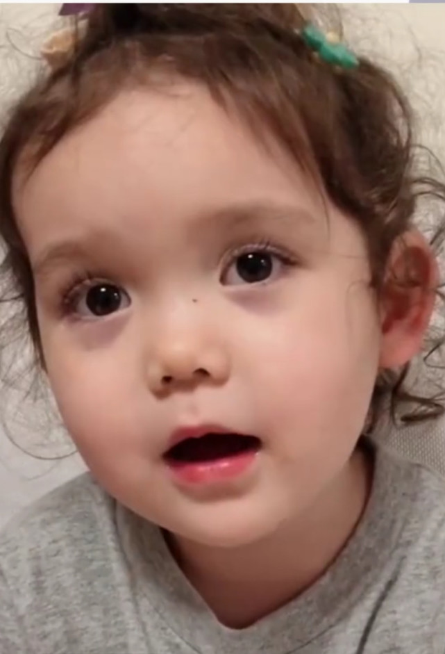 为何混血萌娃小gg如此可爱聪慧只因高规格父爱成就了她