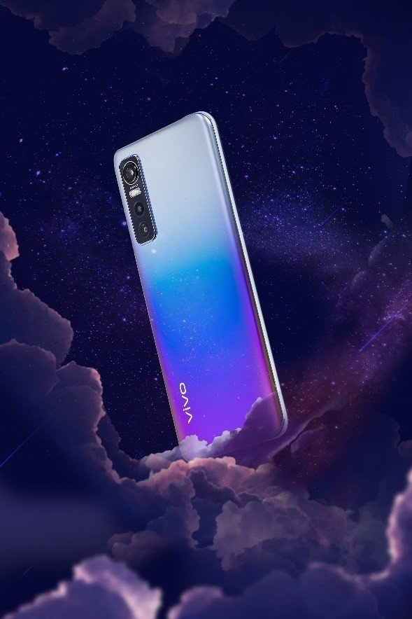 为了将这份神秘感传递出来,vivos7e幻砂星海创新性的运用了淋涂磨砂银