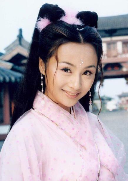 2002年,曹颖进入作品井喷期.