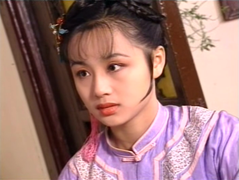 她搭档黄海冰,王菁华出演《书剑恩仇录》,化身古灵精怪的小妖女李沅芷