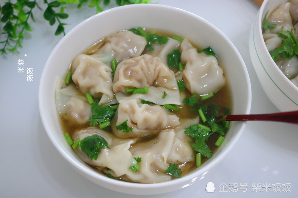 孩子要吃餛飩,我做了玉米餡的,鮮香脆嫩又多汁,孩子吃一大碗