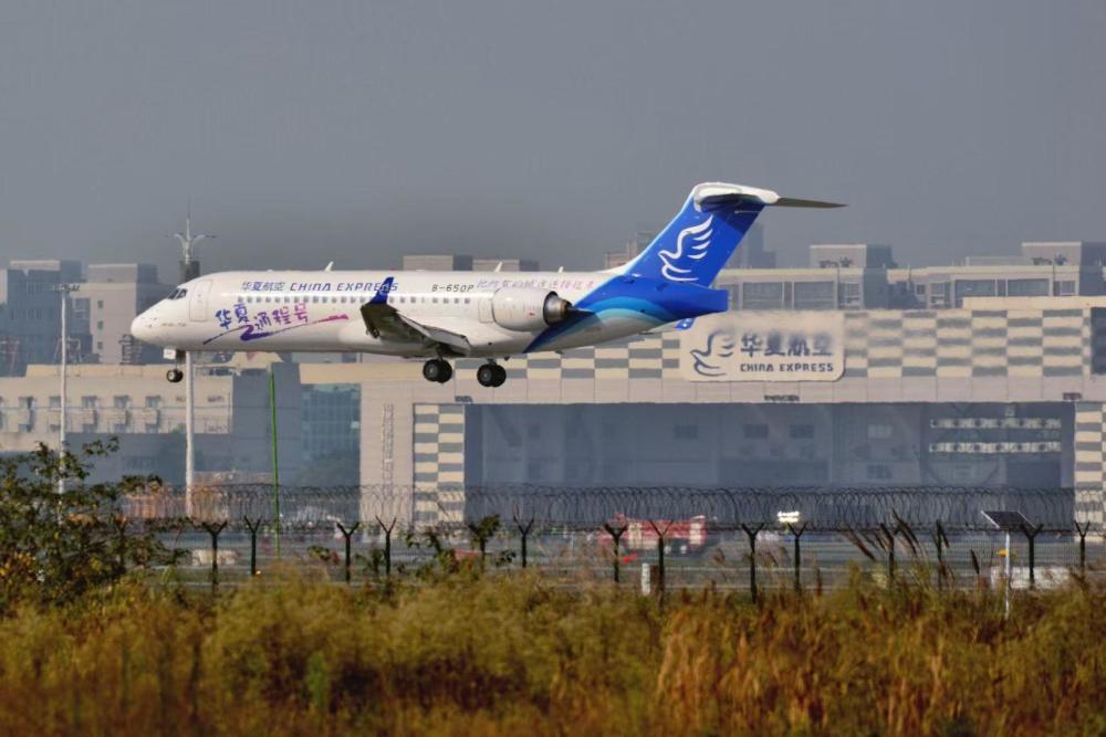 华夏航空引进首架arj21中国飞机翱翔华夏蓝天