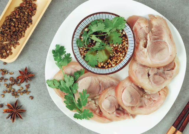 在家教你做凉拌捆蹄,肉嫩鲜香,肥而不腻,老少皆宜的肉食家常菜