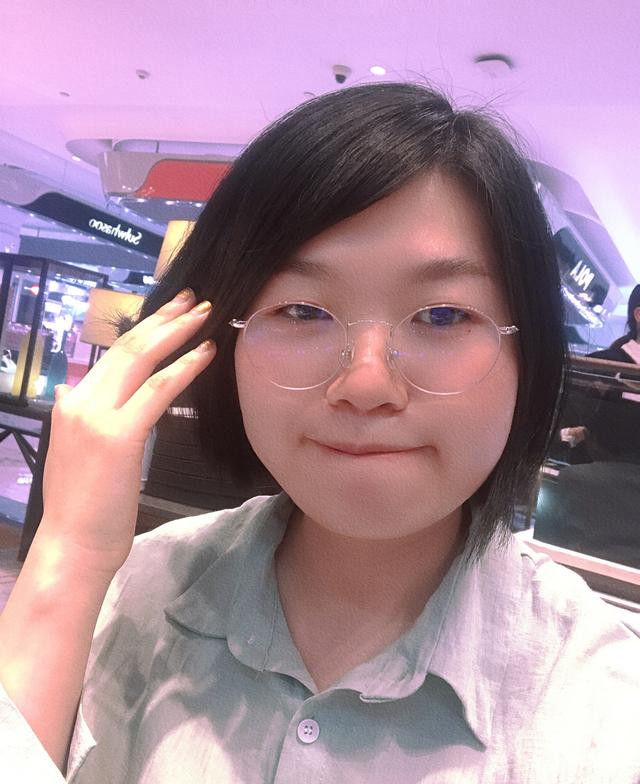 网红蒙淇淇凡尔赛式爱情露馅,疑贬低别人显自己,放过无知少女吧