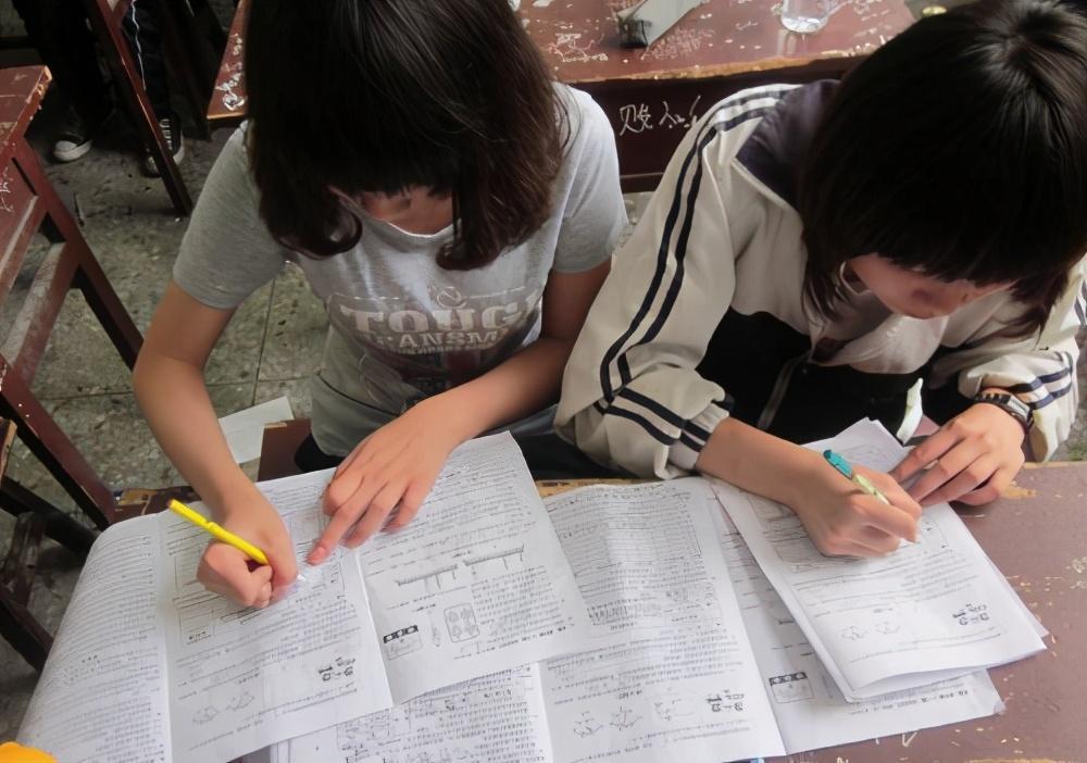中学生公认抄作业的4句常用语如果全都说过是学渣无疑