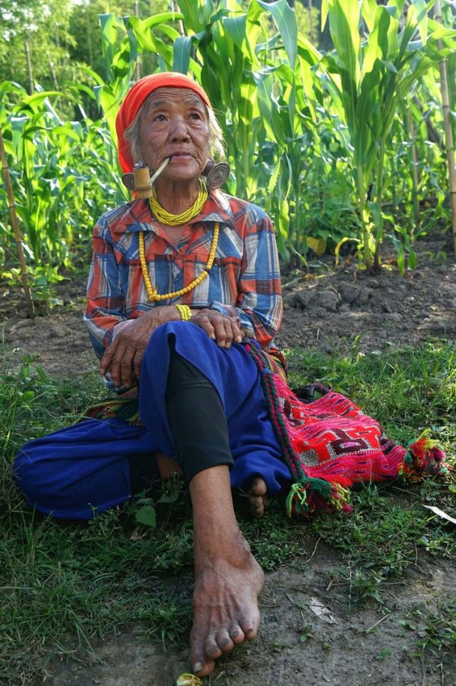 西藏僜人的特殊习俗:不过年不过节,女人生孩子,所有人停止劳动