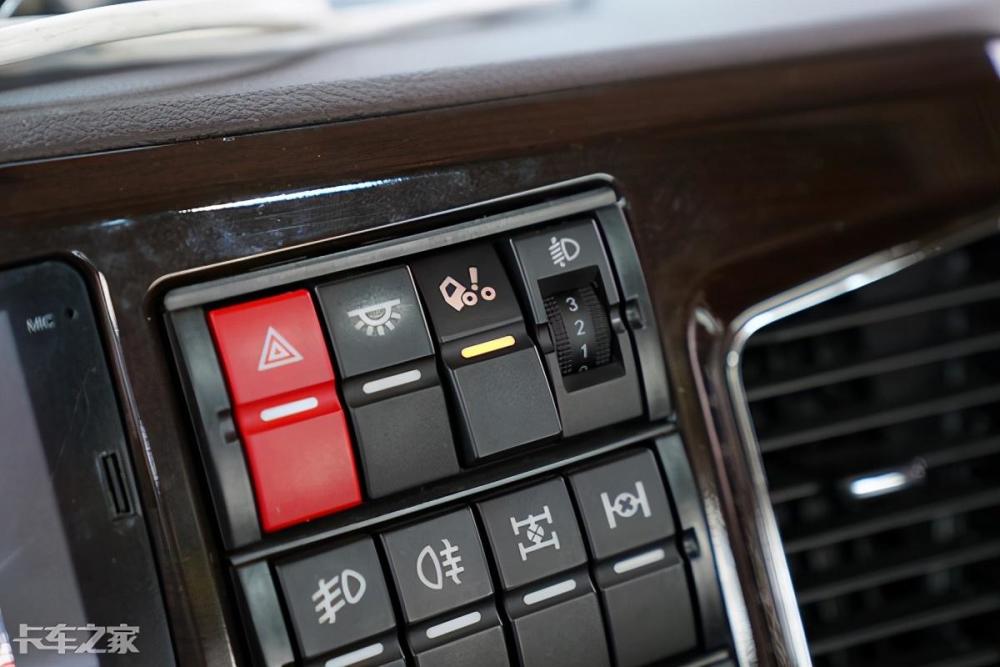 有别于传统卡车头如何抬起解放jh6生活舱驾驶室你知道吗