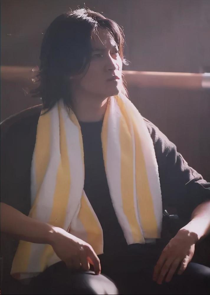 杨志刚|靠兄上位，演多部戏仍无演技？“玛丽苏王子”杨志刚被误解的半生