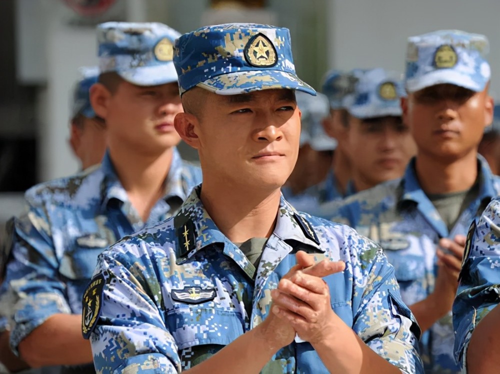 杨志刚|靠兄上位，演多部戏仍无演技？“玛丽苏王子”杨志刚被误解的半生