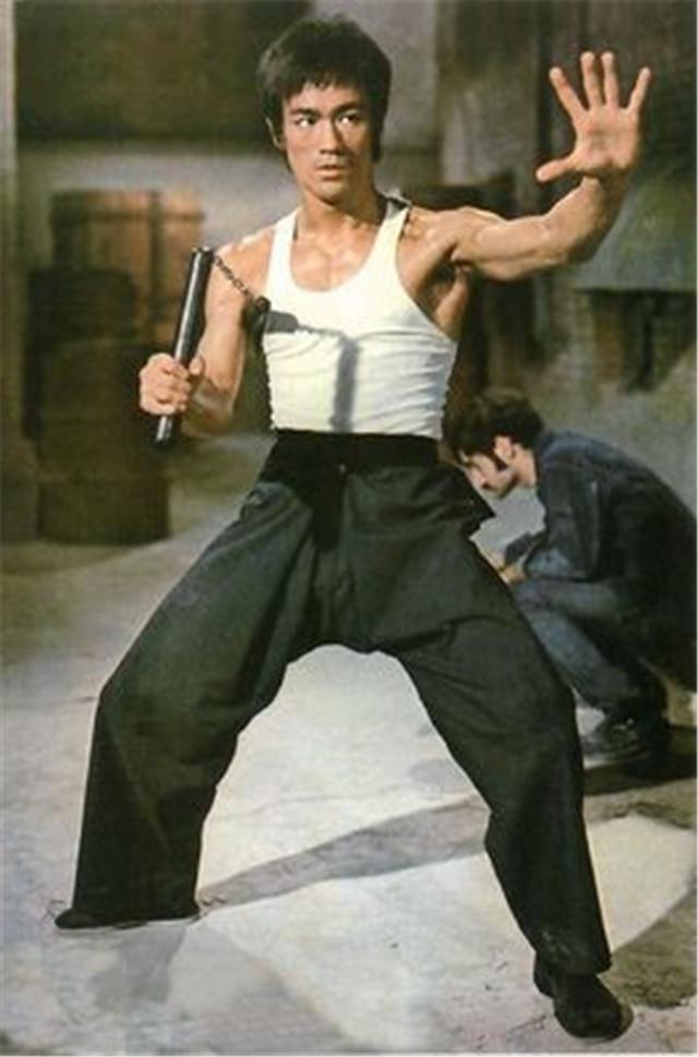 叶问曾说李小龙是短命之人,从走路姿势就能看出,没想到一语成谶_腾讯