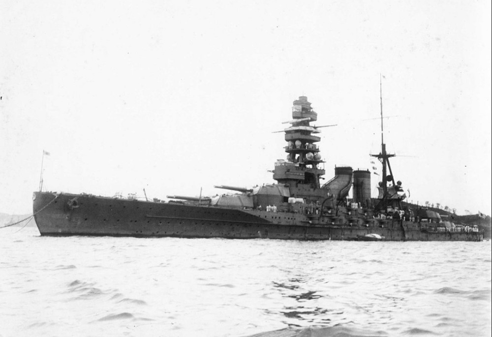 日本拥有各型航空母舰10艘,战列舰10艘,轻重巡洋舰38艘,驱逐舰112艘