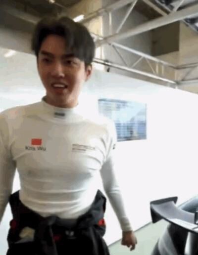 吴亦凡身材管理又失败,看清未修图下的脸蛋,这状态是认真的?_腾讯新闻