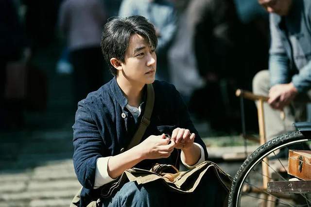 黄轩我始终保持对演员这个职业的敬畏