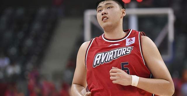 李慕豪离开都抓不住机会!2.18米小姚明仍打酱油 被高估了?