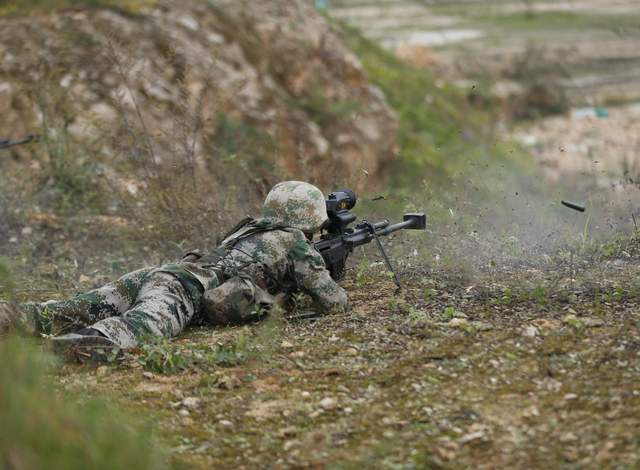 直击第77集团军特战小队综合演练