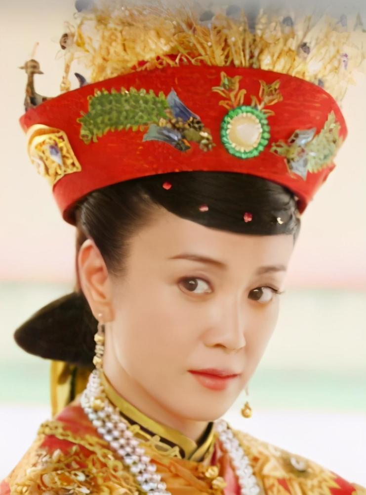 而出演全贵妃娘娘的傅艺伟,在这部剧之前,都已经出演过很多的古装美女