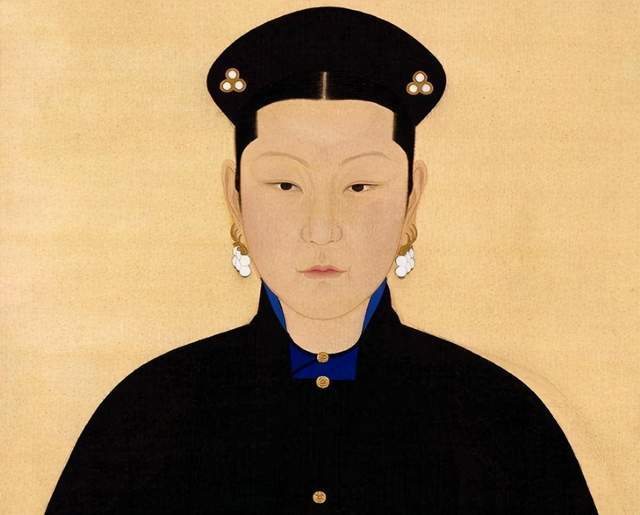 13岁少女被康熙纳入后宫,入宫一年册立为后,死后孝